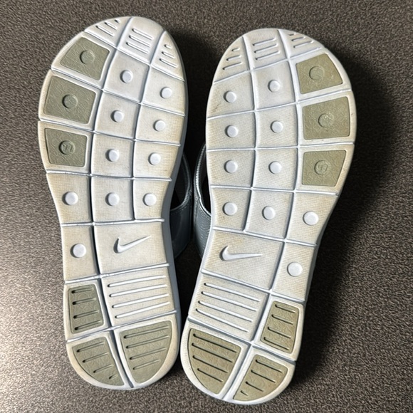 Nike ladies Vibrant Orange and Charcoal Sandals - Picture 3 of 3